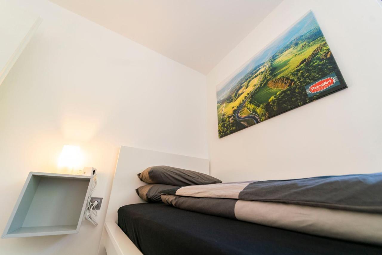 North Loop Rooms อาเดเนา ภายนอก รูปภาพ